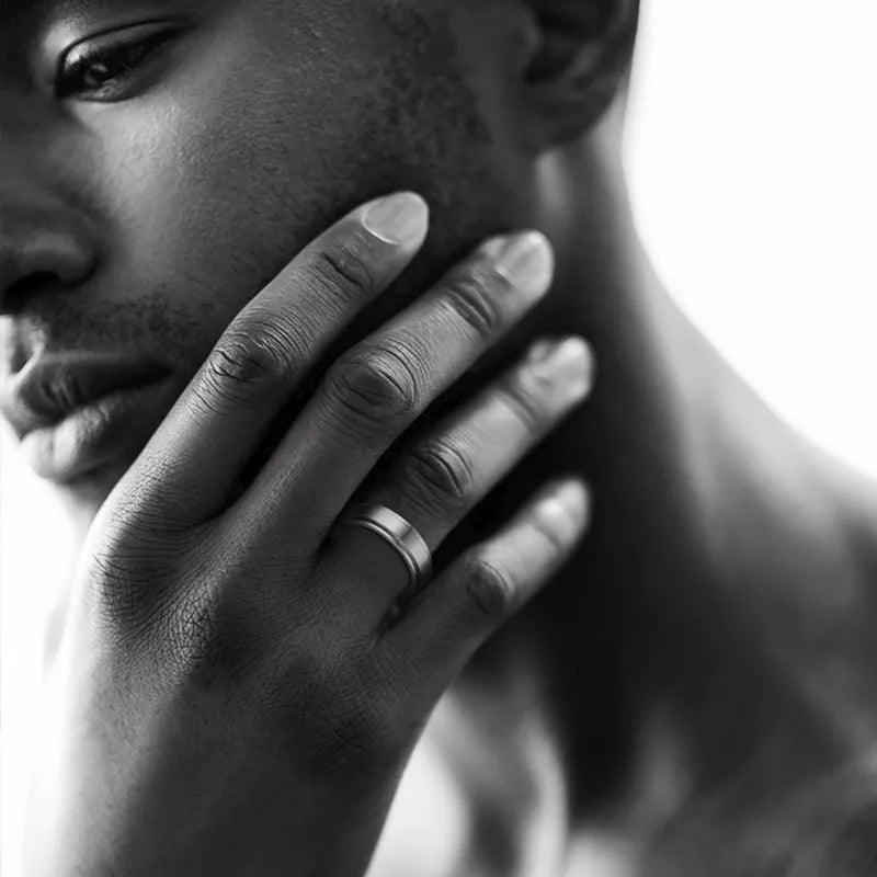 man wearing the spinning fidget ring