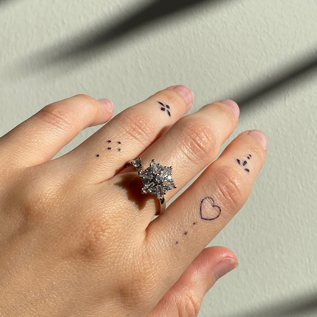 Crystal frost fidget ring in silver