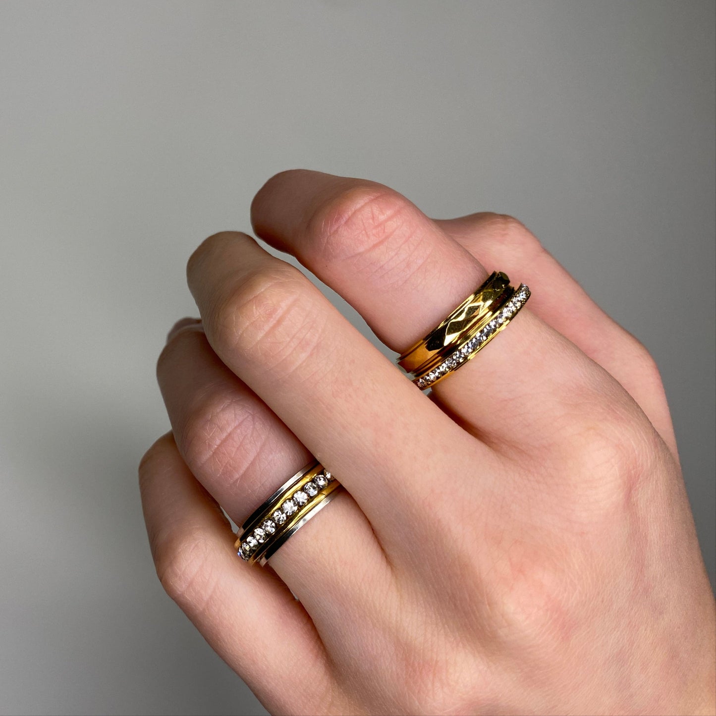 Black ripple fidget ring