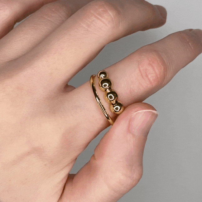 Beady fidget ring in gold