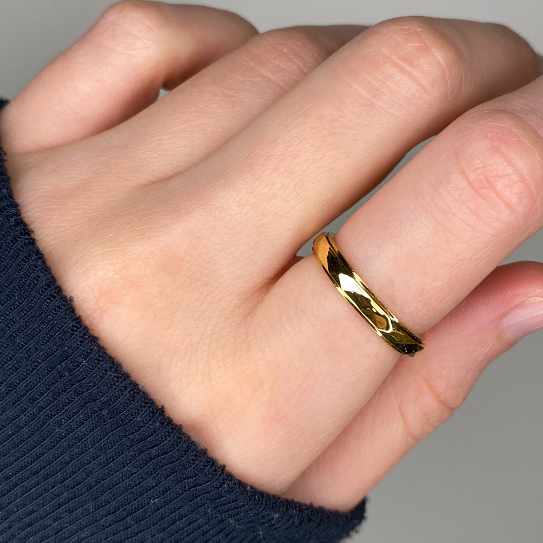 Gold ripple fidget ring