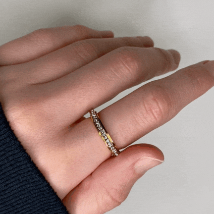 Gold matrix round cut fidget ring